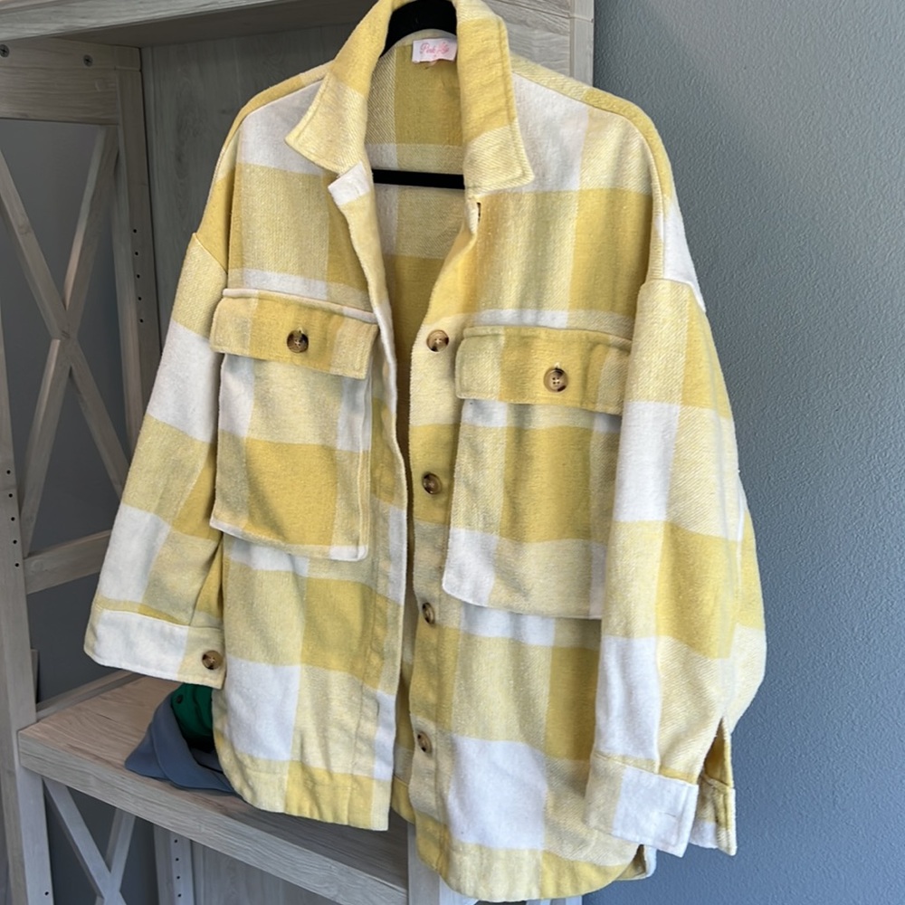 Pink lily- White and yellow flannel shacket size -small - Picture 1 of 7
